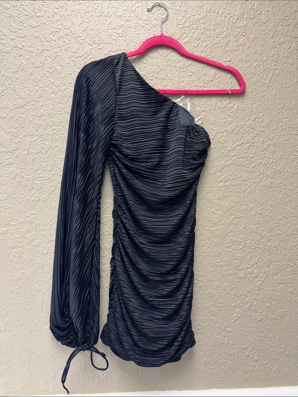Lucy in the Sky Black One Shoulder Ruched Pleated Mini Dress Size M